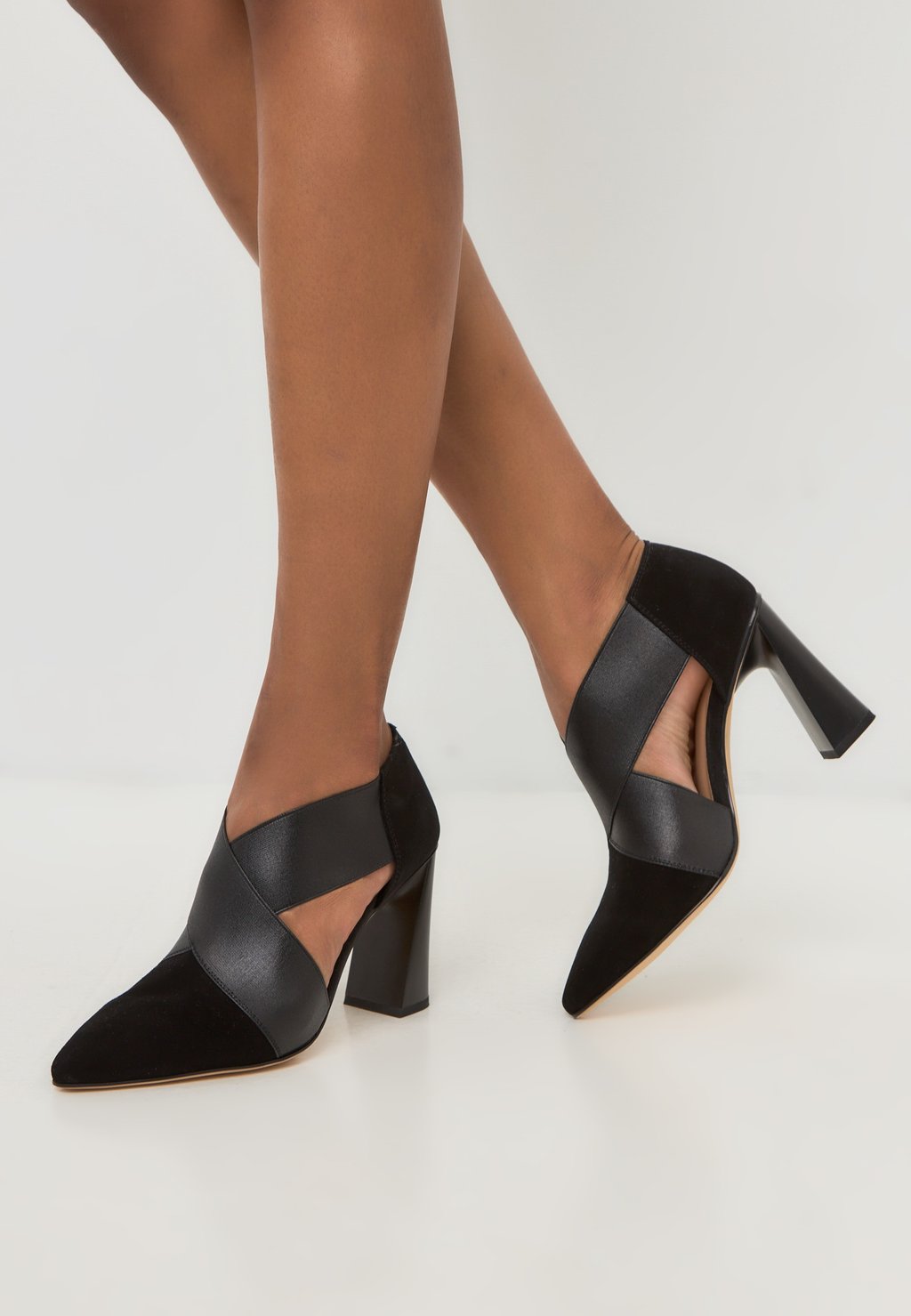 Классические туфли на каблуке High heels Cesare Gaspari, черный