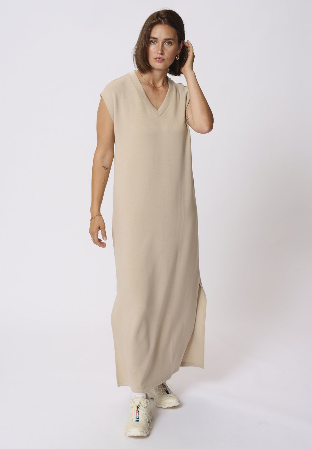 

Платье из джерси KAANNIKA - Maxi dress Kaffe, песочный