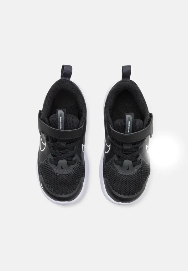 Кроссовки для бега по шоссе cosmic runner унисекс Nike Performance, Black/White/Anthracite — фото 4