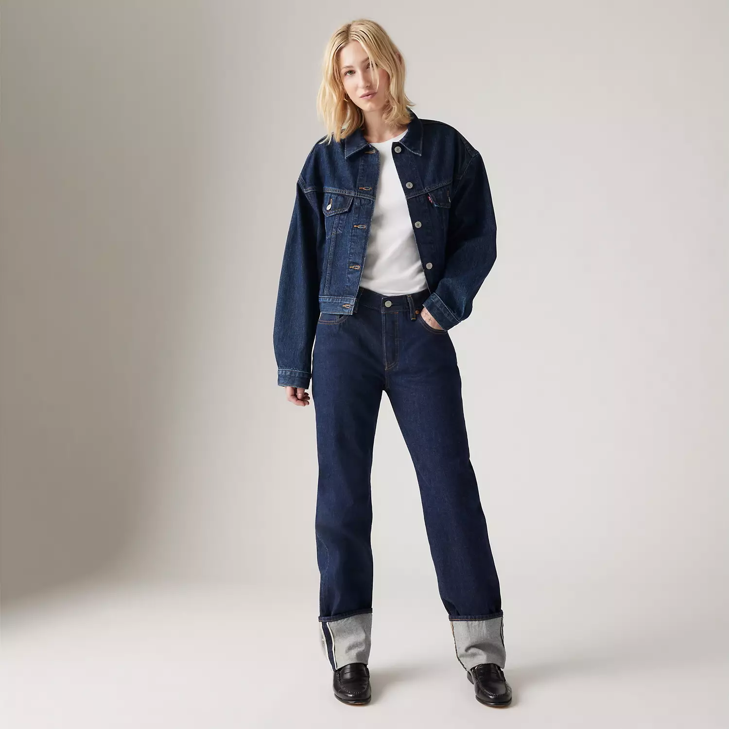 

501 женские джинсы с кромкой в ​​стиле 90-х годов с манжетами Levi's, цвет Rinsey Rinse - Dark Wash