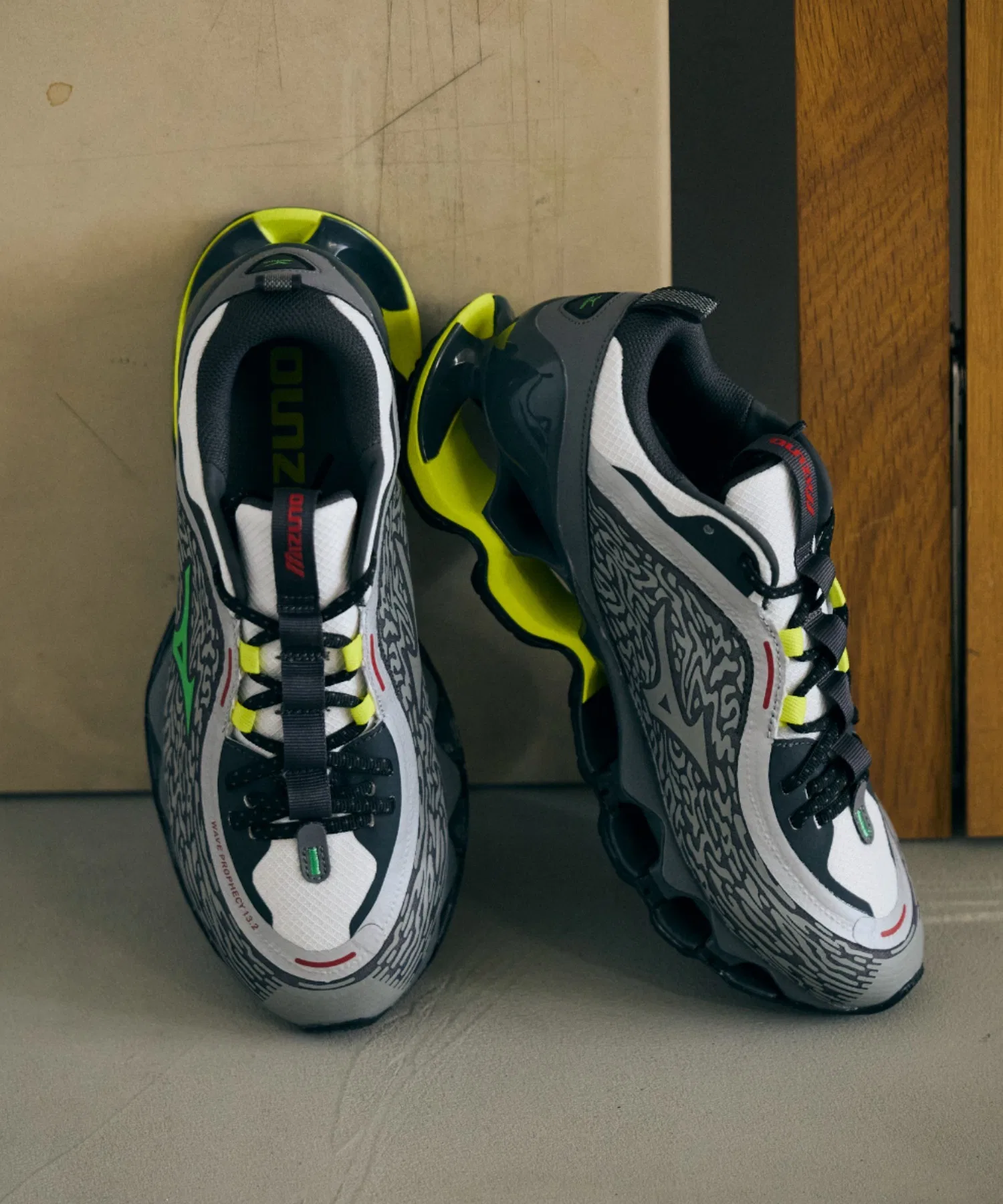 Унисекс кроссовки MIZUNO WAVE PROPHECY 13.2 серые — фото 3
