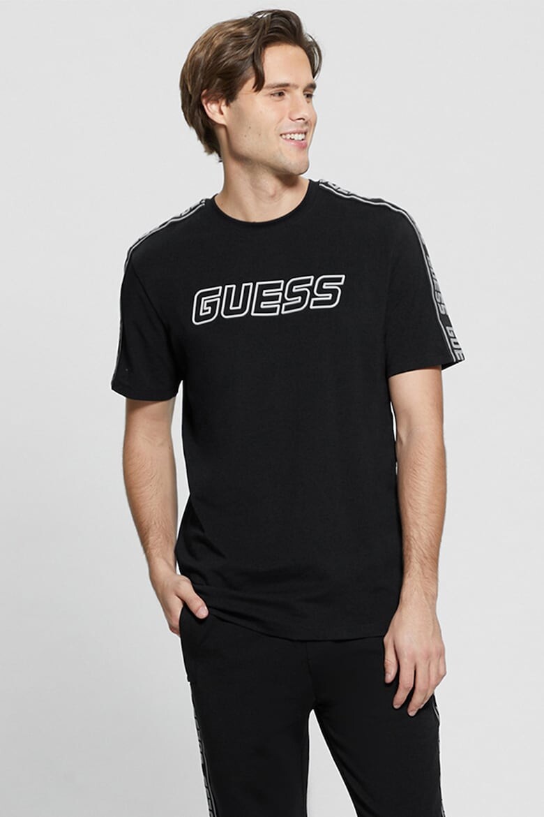 

Футболка с овальным вырезом и логотипом Guess, черный