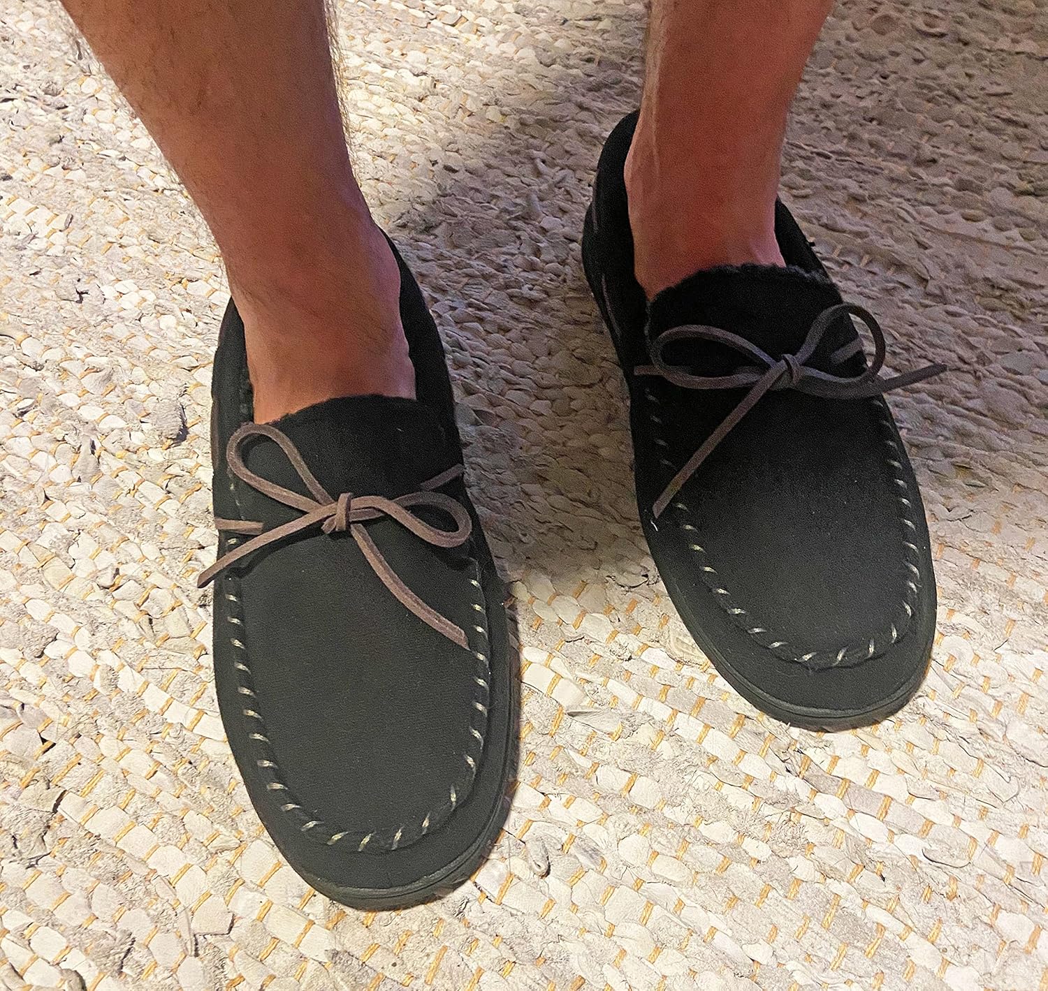 Мужские мокасины Dearfoams из микросуэда с завязками, черный — фото 4