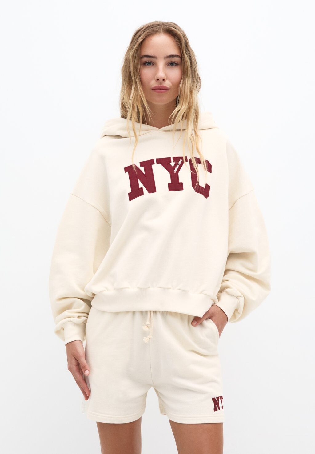 

Толстовка с капюшоном NYC PULL&BEAR, белый