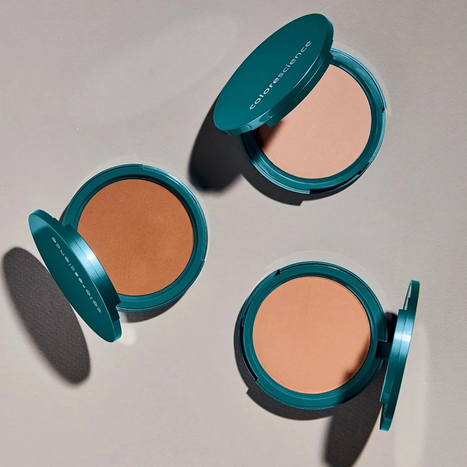 Прессованная тональная основа Colorescience Natural Finish SPF 20, Deep Mocha — фото 4