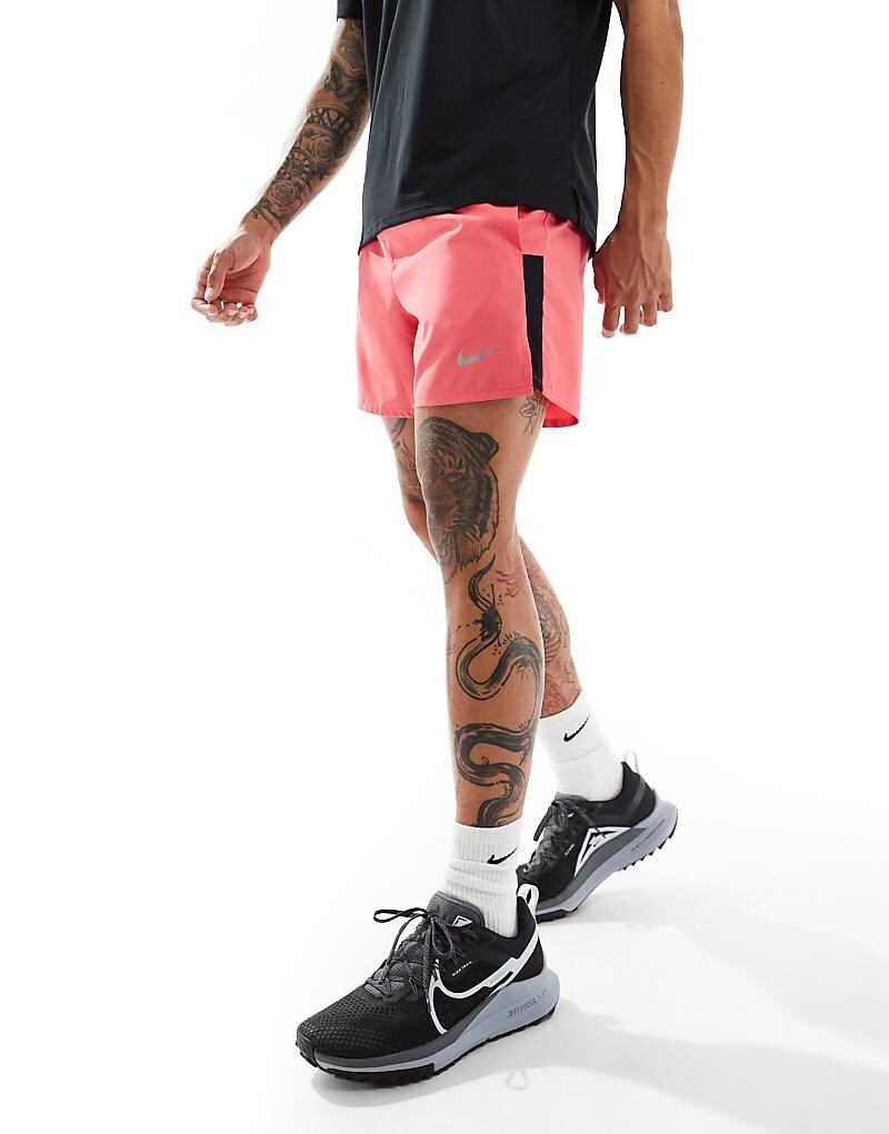 

Nike Running – Challenger Dri-FIT – шорты цвета Rosa, 5 Zoll