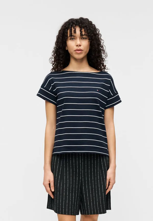 

Футболка с принтом и вырезом-лодочкой на шее, с длинным рукавом. Tommy Hilfiger, Dark Night/Ecru, Бежевый, Футболка с принтом и вырезом-лодочкой на шее, с длинным рукавом. Tommy Hilfiger, Dark Night/Ecru