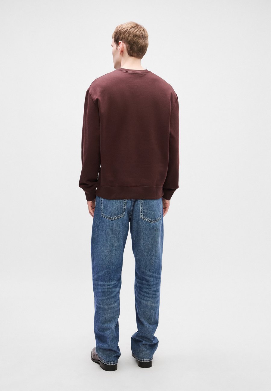 Толстовка Calvin Klein RETRO GRAPHIC CREW, Rich Brown/Dark Brown — фото 4