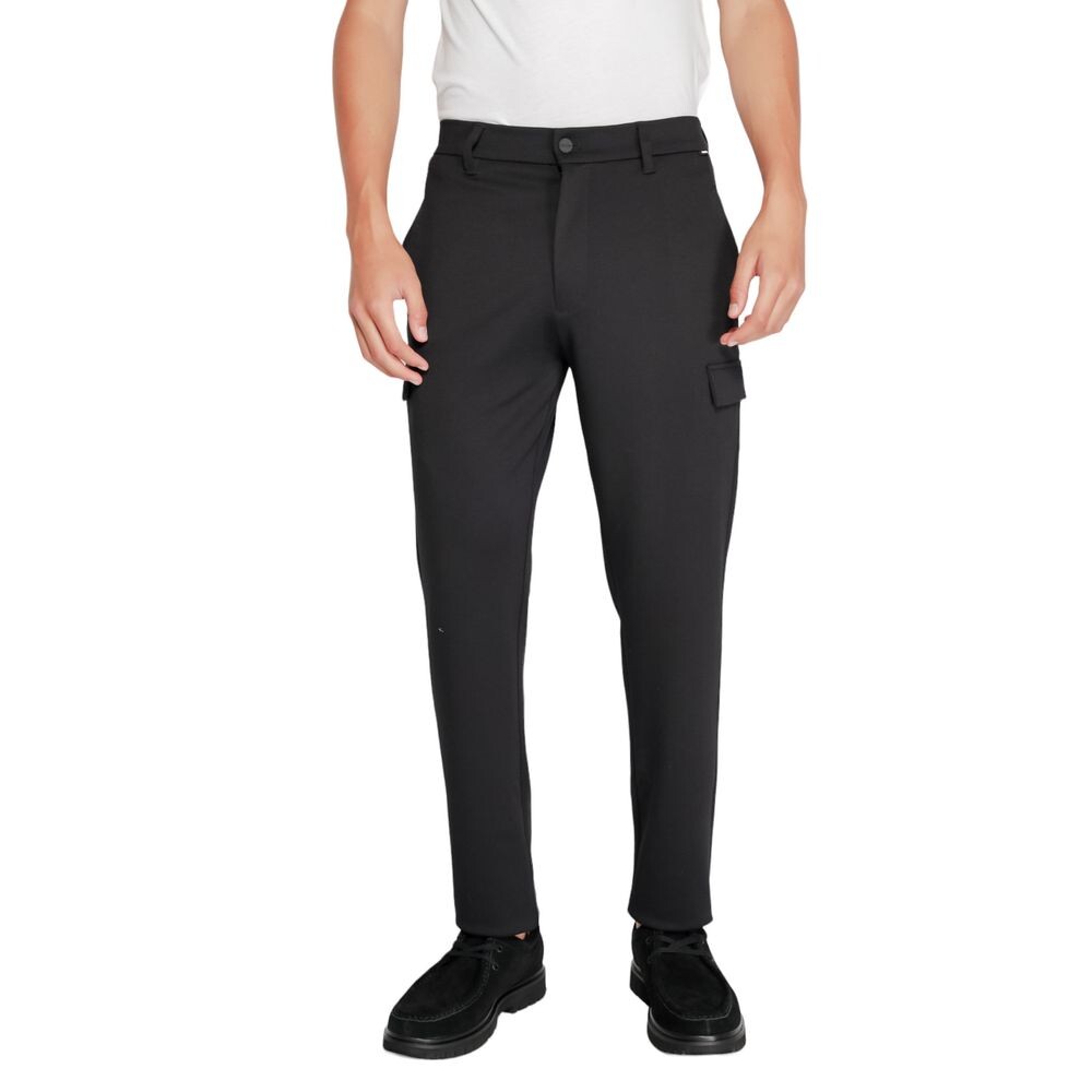 

Черные джинсы и брюки из переработанного полиэстера Calvin Klein