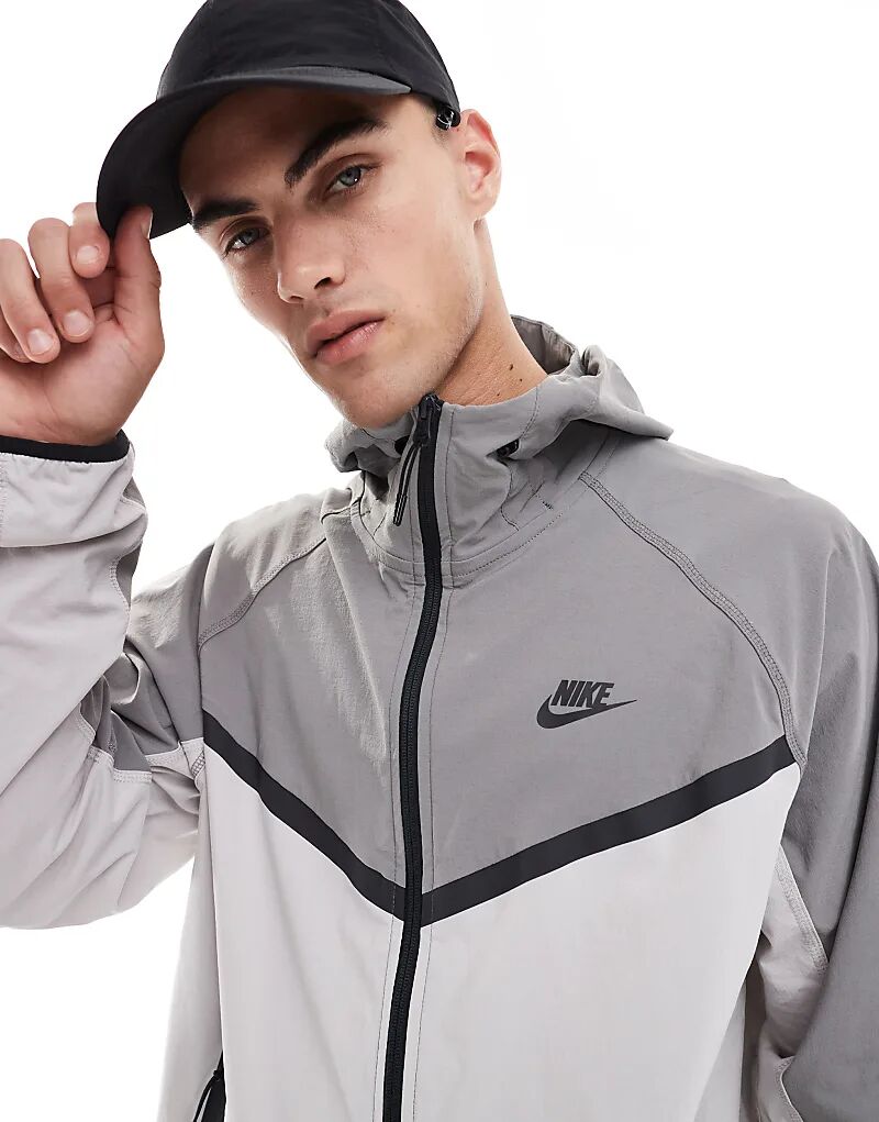 

Куртка Nike Tech Zip-Up Woven серого цвета