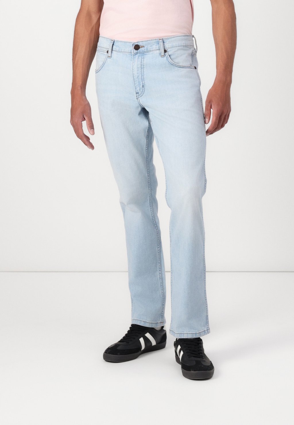 

Джинсы прямого кроя GREENSBORO Wrangler, цвет Spur Stitched