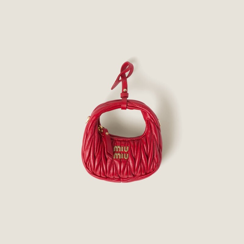 

Сумка-Хобо Wander micro из стеганой кожи наппа Miu Miu, красный