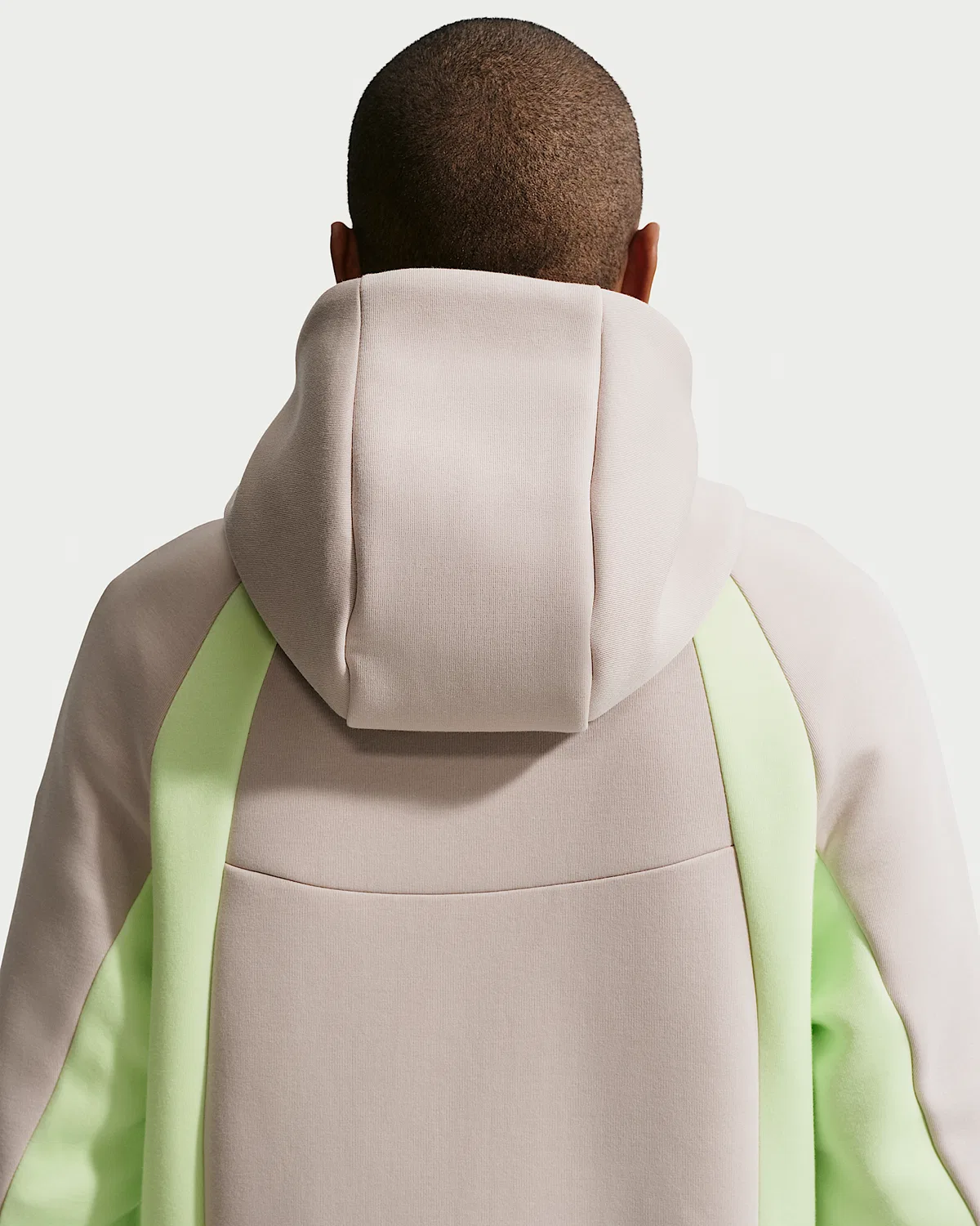 Мужская куртка Nike Tech Windrunner из флиса с цветовой блокировкой и полной застежкой-молнией, Cream II/Light Liquid Lime/Black — фото 2
