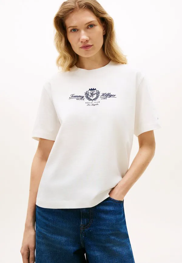 

Футболка свободного кроя с вышитым логотипом crest. Tommy Hilfiger, Ecru, Бежевый, Футболка свободного кроя с вышитым логотипом crest. Tommy Hilfiger, Ecru