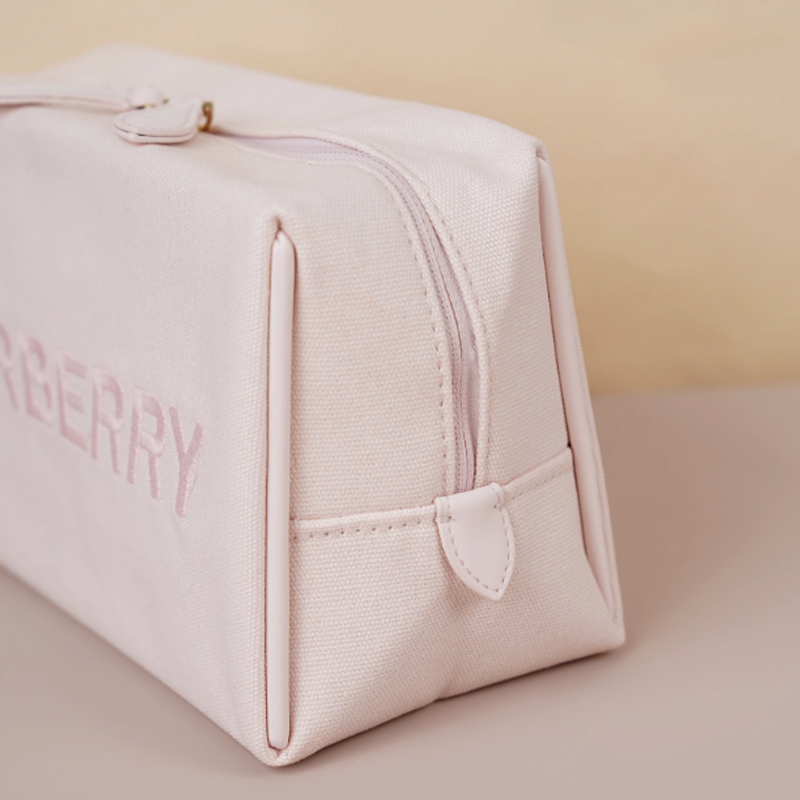 Burberry Большая розовая косметичка из ткани canvas — фото 4