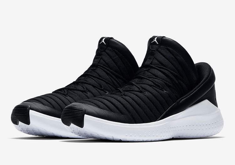 

Кроссовки Jordan Flight Luxe, черный