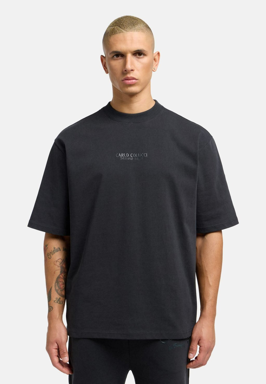 

Футболка с принтом UNISEX Carlo Colucci, черный