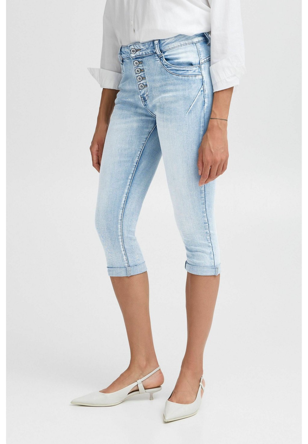 

Джинсовые шорты BYBXKAILY b.young by Zalando, светло-голубой