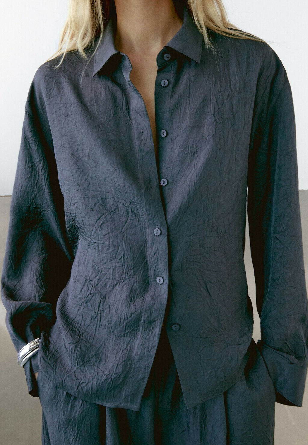 

Блузка на пуговицах WITH TEXTURE DETAIL Massimo Dutti, Blue Grey