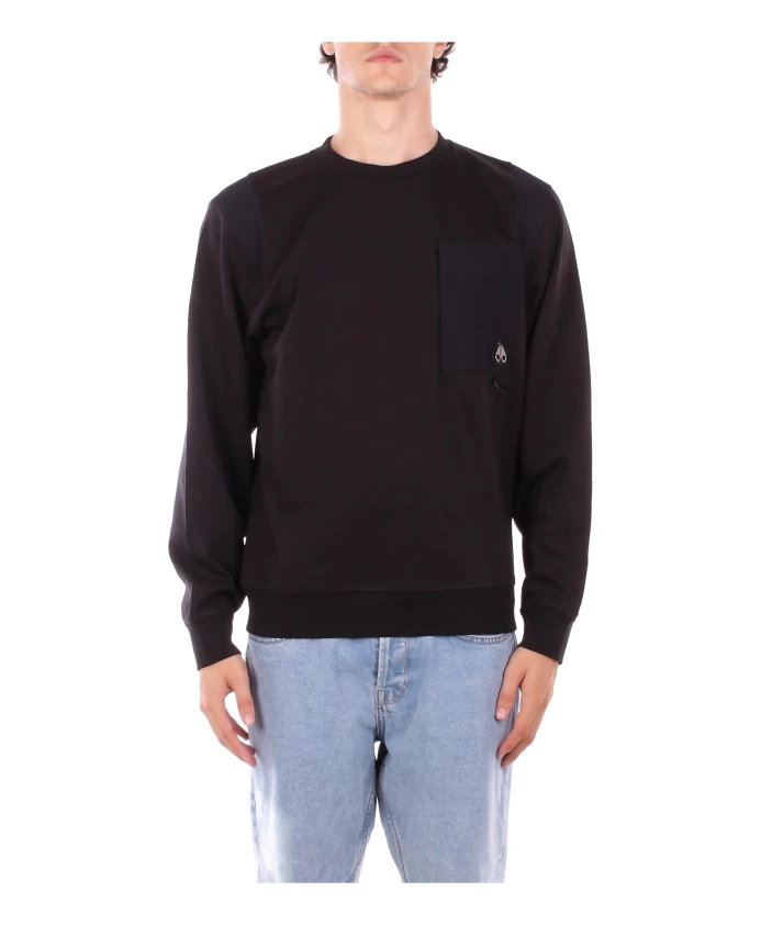 

Черный пуловер с логотипом и карманом на молнии. Moose Knuckles, черный