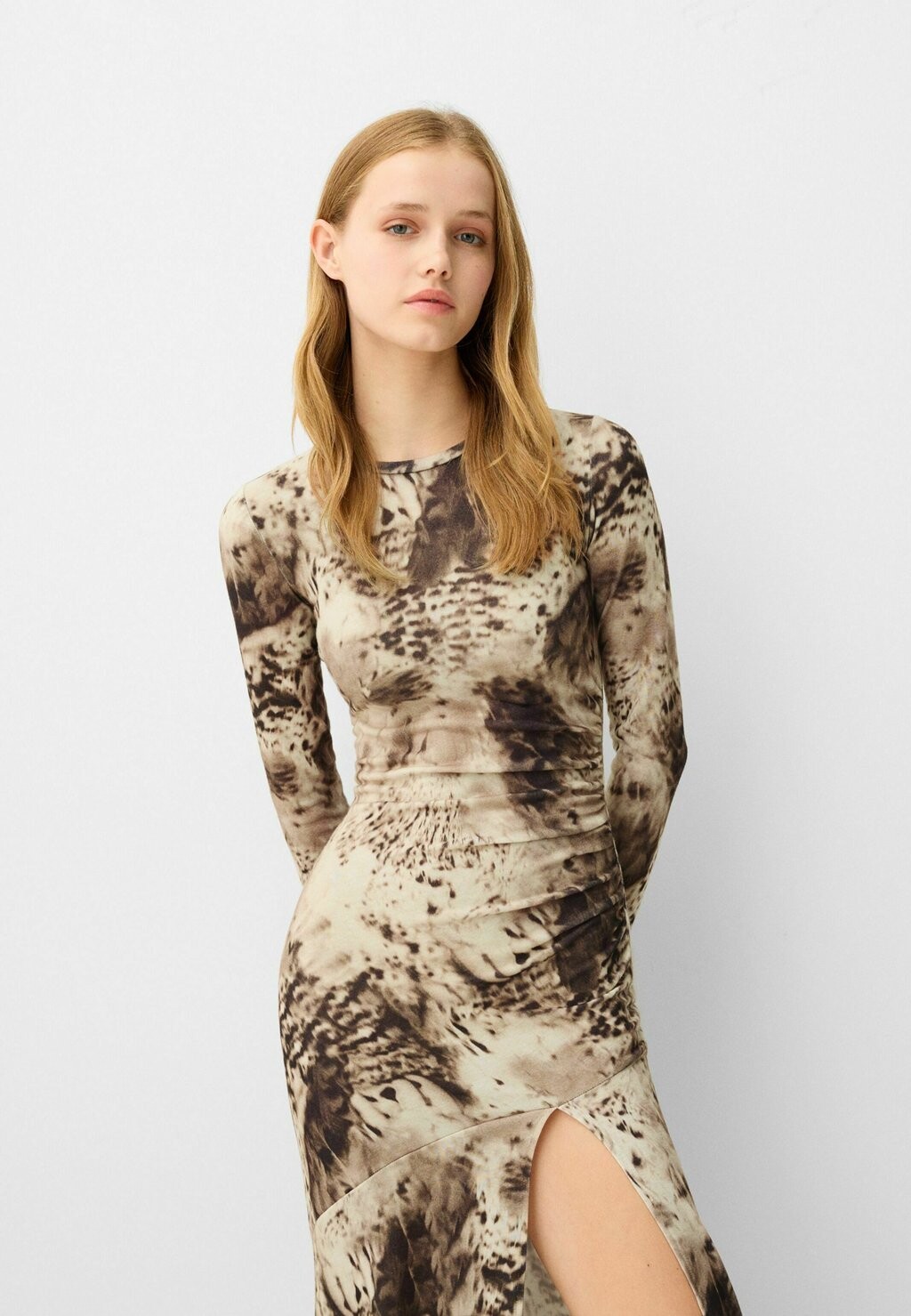 

Платье-футляр ASYMMETRIC Bershka, песочный