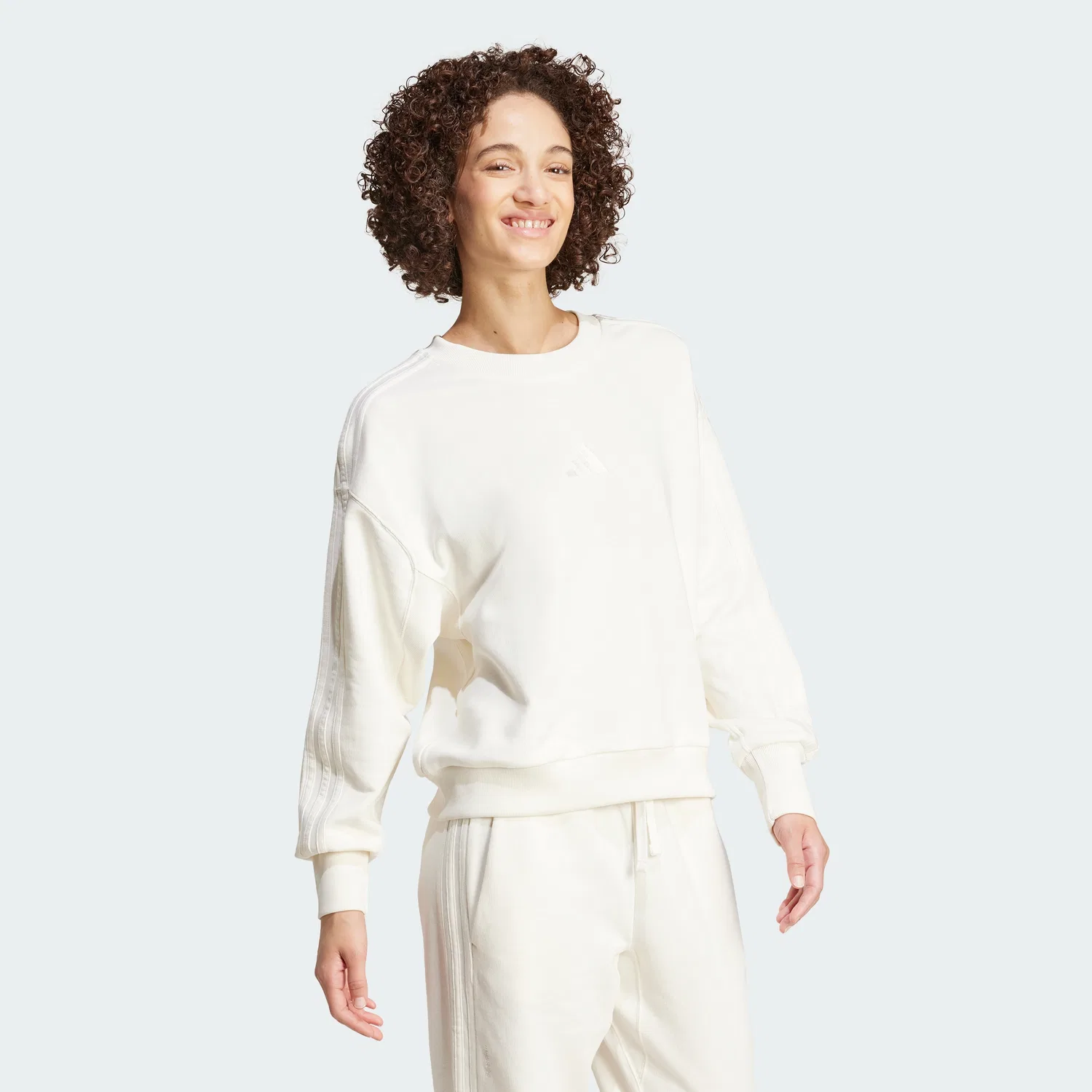 Женский свободный свитшот Adidas All Szn French Terry, цвет Off White — фото 4