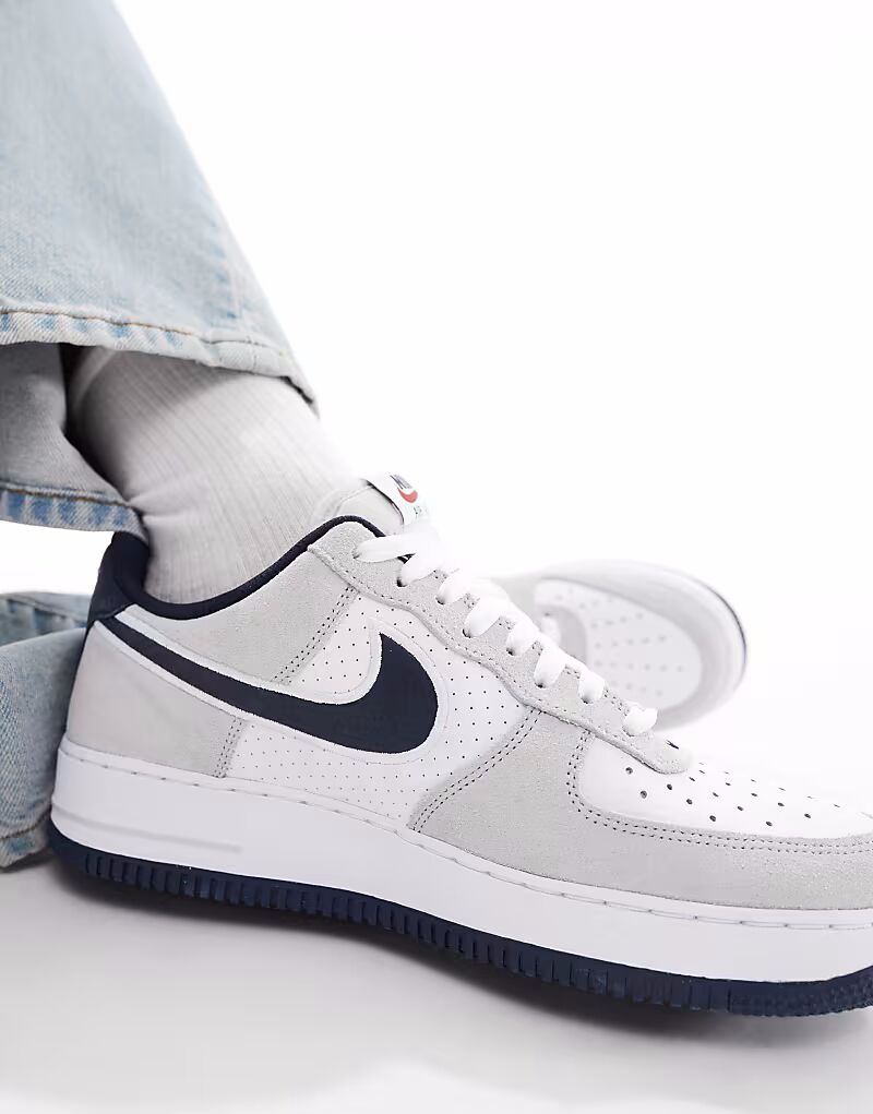 Кроссовки Air Force 1 '07 LV8 серого и тёмно-синего цветов Nike — фото 3