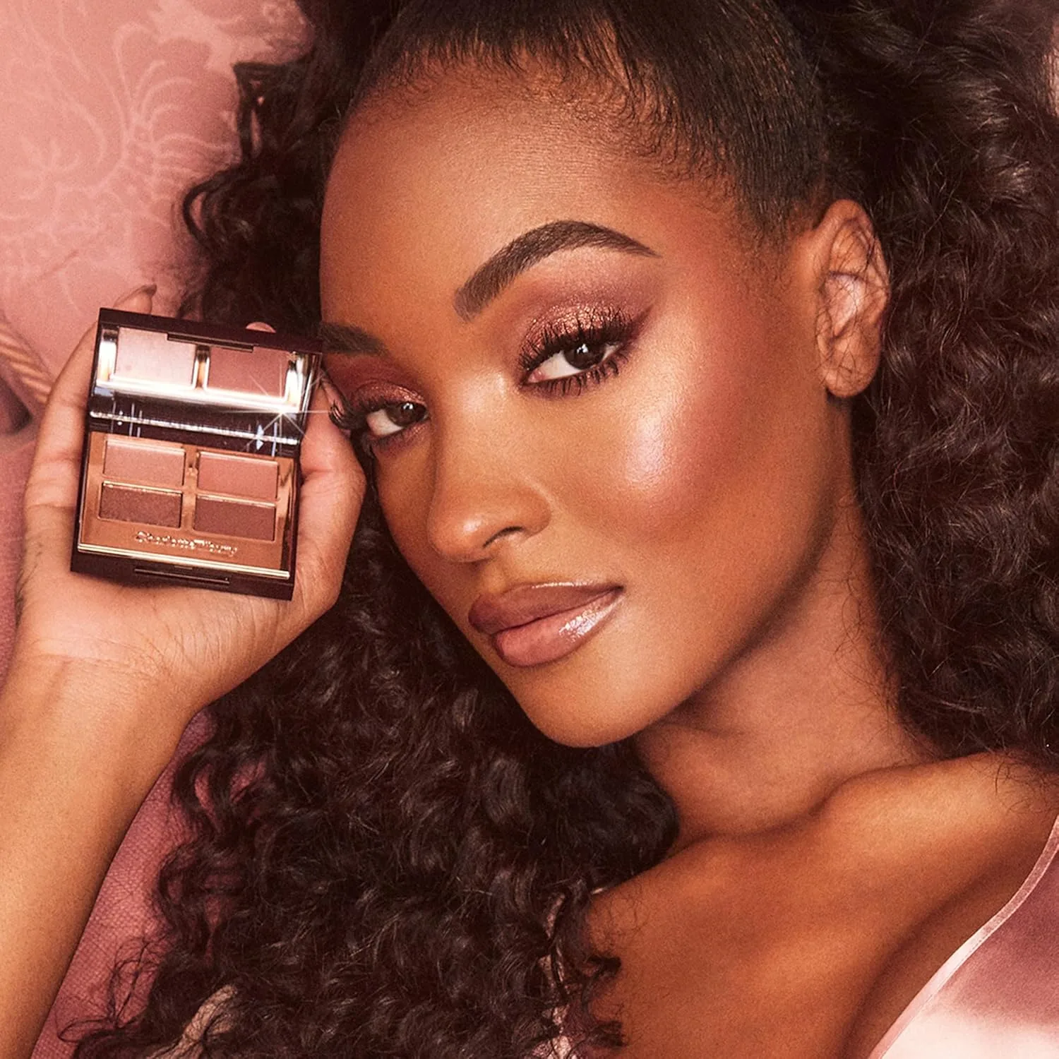 Палетка теней для век Charlotte Tilbury Luxury Palette Eyeshadow, Pillow Talk Dreams, перламутровое розовое золото — фото 3