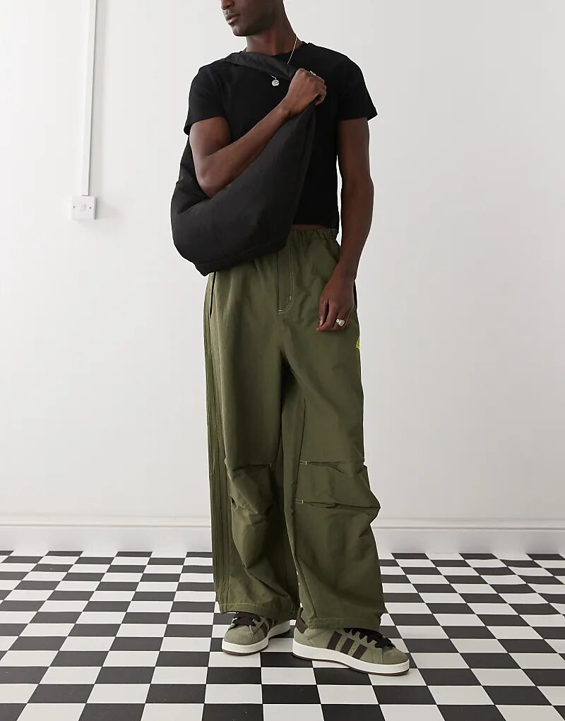 

Уличные парашютные брюки цвета хаки adidas Originals