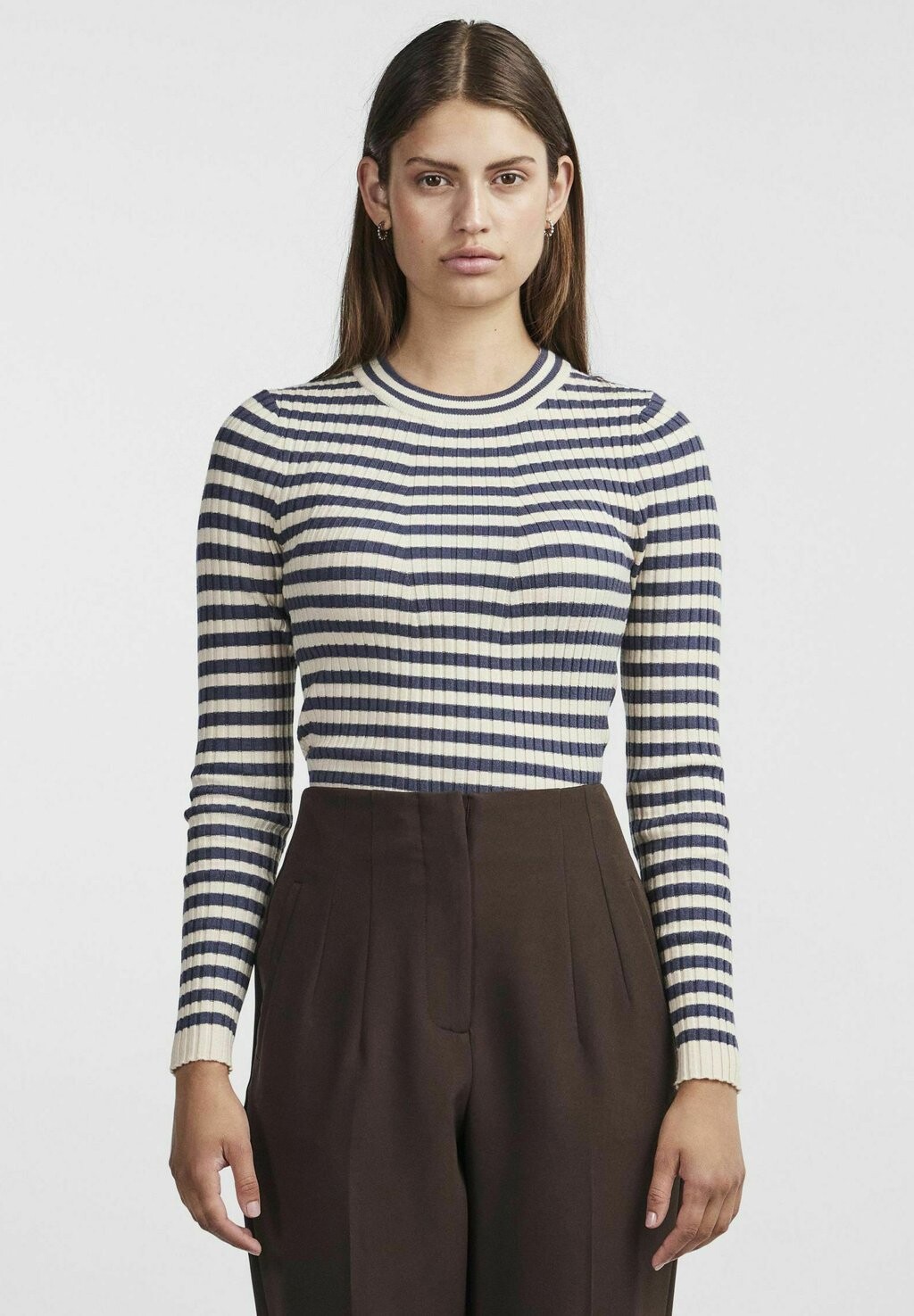 

Вязаный свитер CRISTA LS O-NECK NOOS BC Pieces, цвет ombre blue