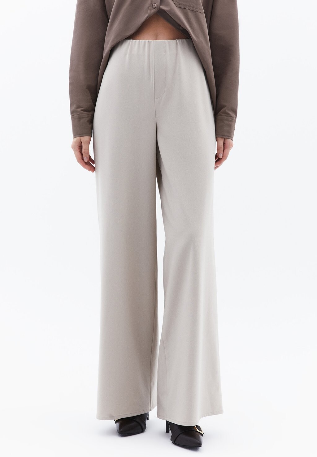 

Брюки HIGH WAIST MIT AUSGESTELLTEM BEIN FORM OXXO, светло-серый