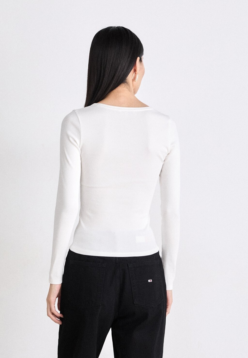 

Топ с длинными рукавами SLIM ESSENTIAL Tommy Jeans, молочный