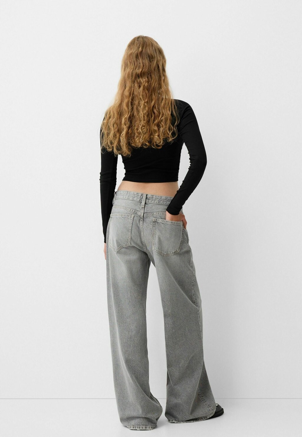 

Топ с длинными рукавами LONG SLEEVE V-NECK Bershka, черный деним