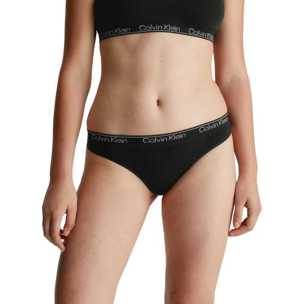 

Стринги Calvin Klein 000QF7095E Plus, черный