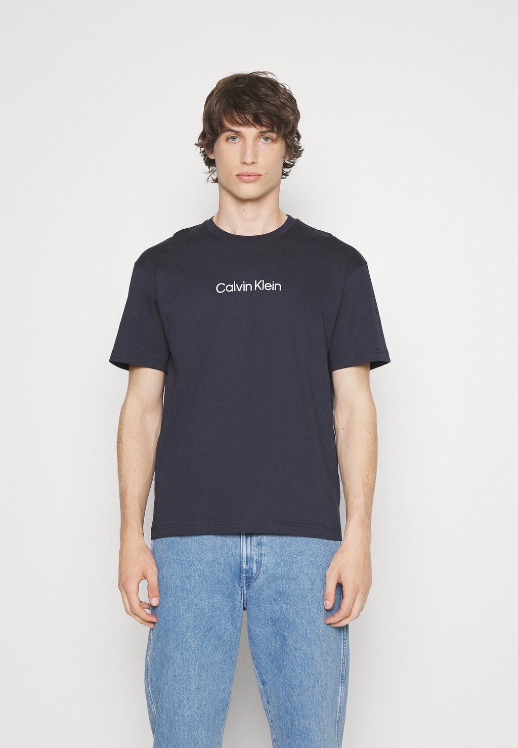 

Футболка базовая HERO LOGO COMFORT Calvin Klein, цвет night sky