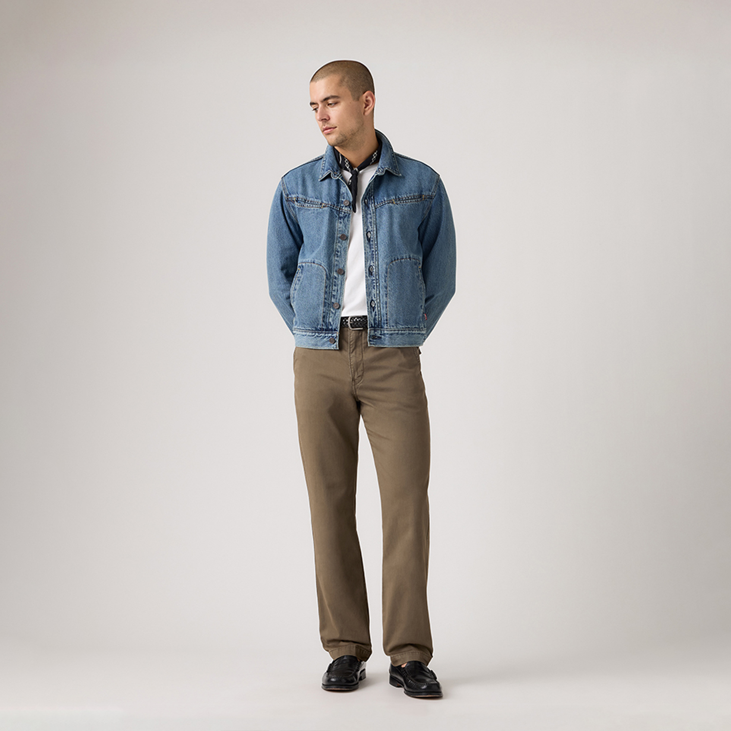 Levis Повседневные брюки мужские серо-зеленые Moderate Straight Fit — фото 4