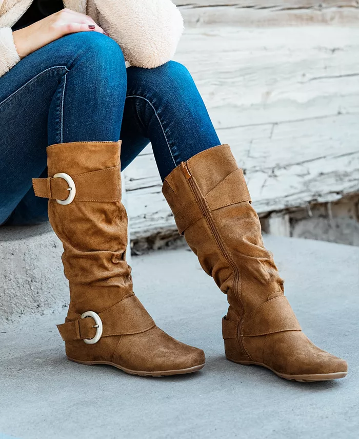 Женские сапоги Jester Wide Calf с плиссировкой и пряжкой на голенище Journee Collection, загар/бежевый — фото 4