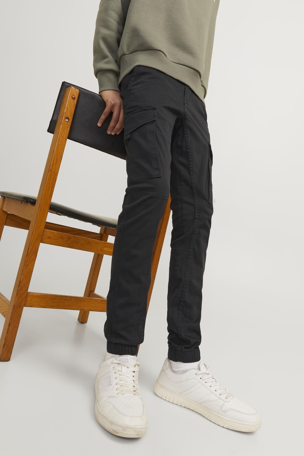 

Карго брюки Jack & Jones Junior, черный
