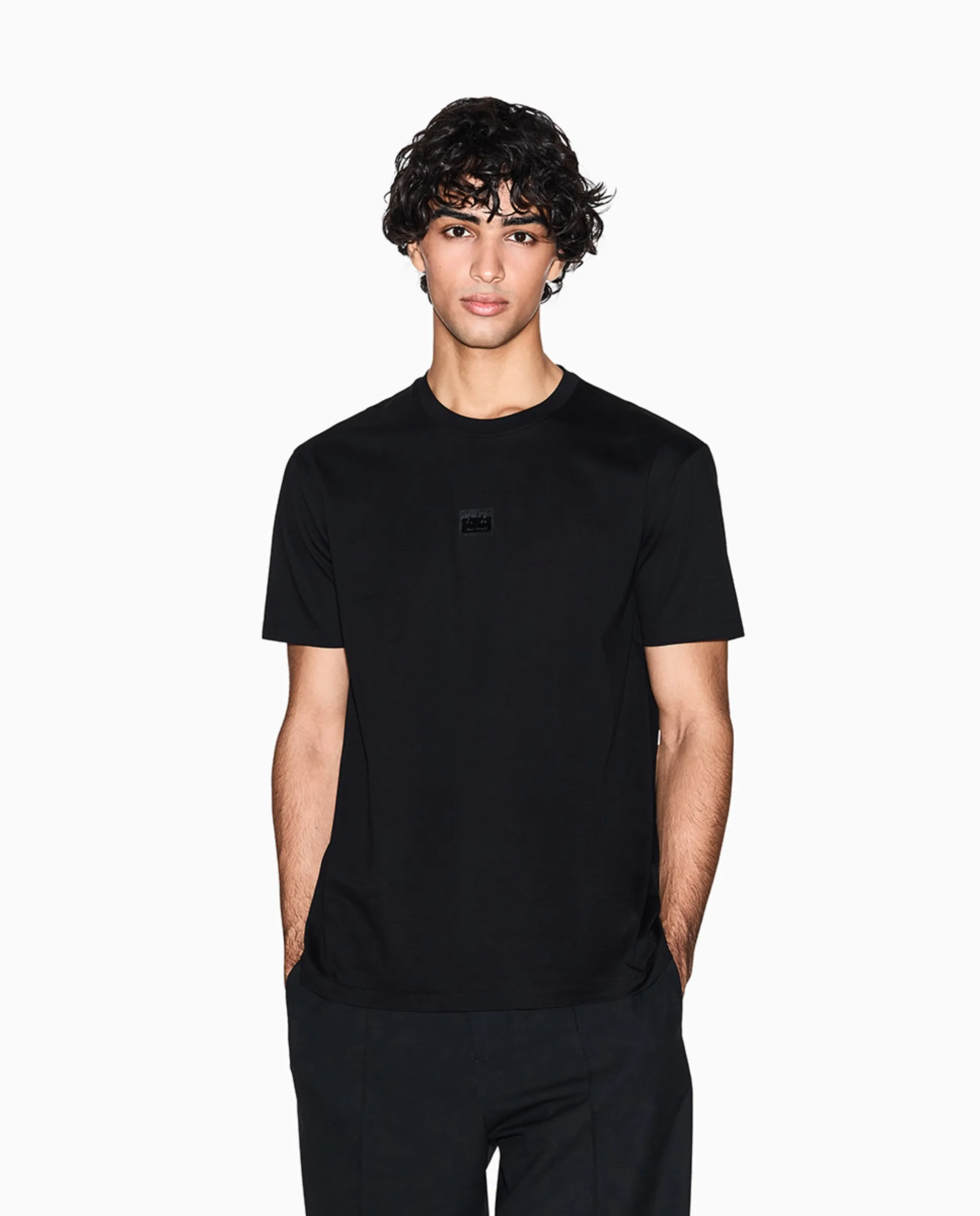 

Мужская футболка с коротким рукавом и мини-логотипом в тон Armani Exchange, черный