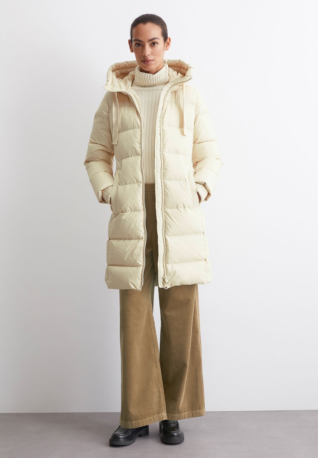 

Пуховое пальто COAT WITH HOOD WELT POCKETS DRAWSTRING AT HOOD TUNNEL Marc O'Polo, бежевый