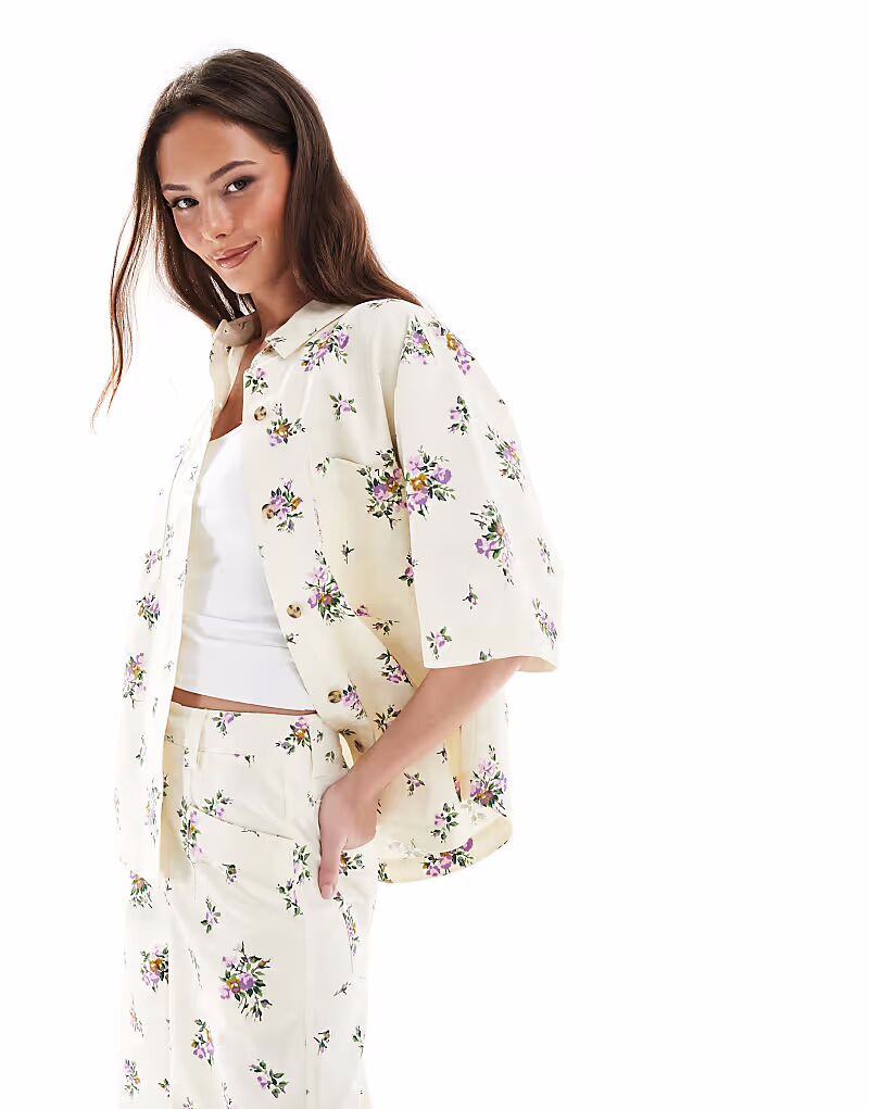 

Рубашка с короткими рукавами ASOS DESIGN с цветочным принтом