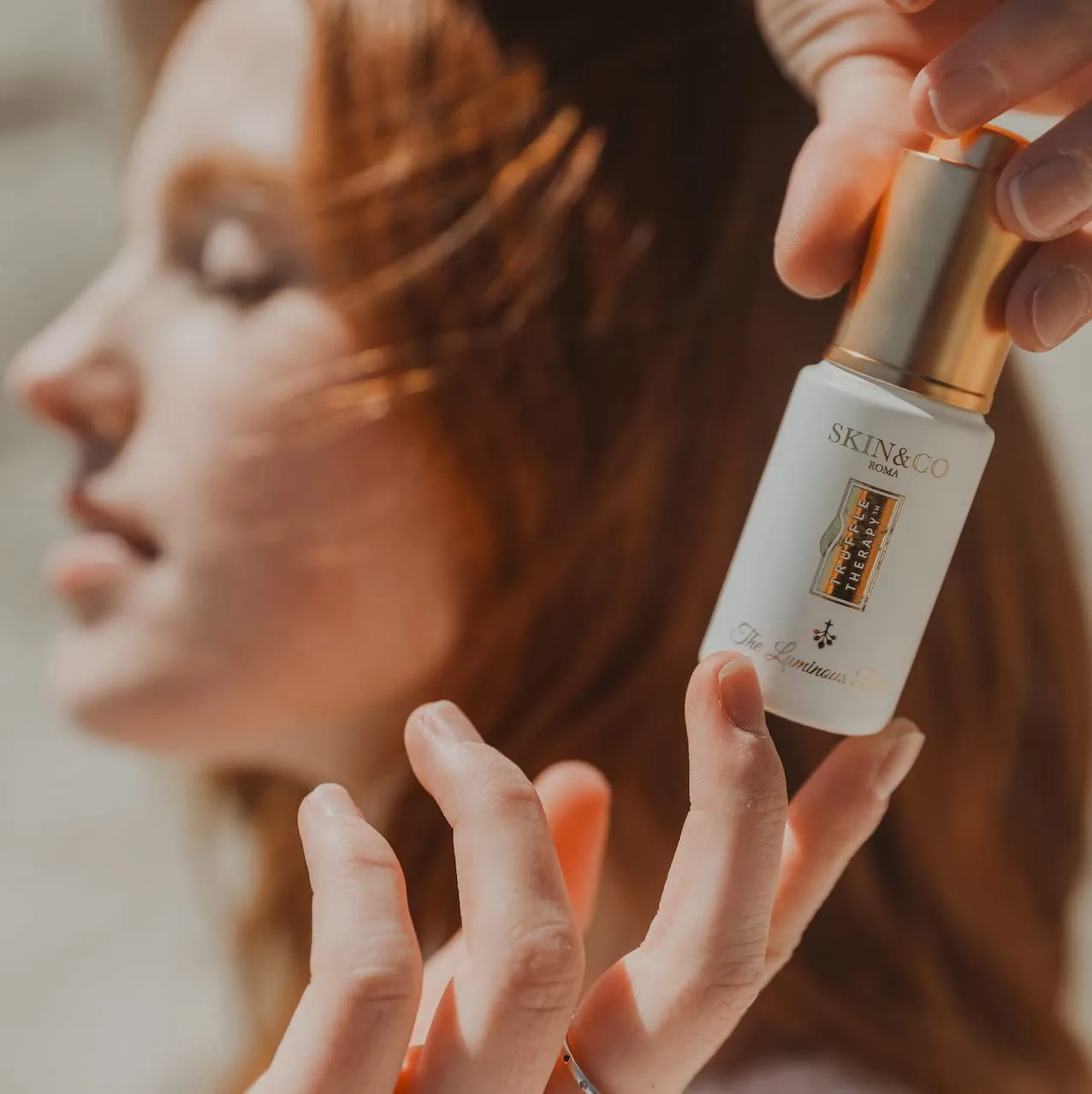 Сыворотка для глаз SKIN&CO Truffle Therapy Luminous Dew Eye Serum, 0,5 жидких унций. Skin&Co Roma — фото 2