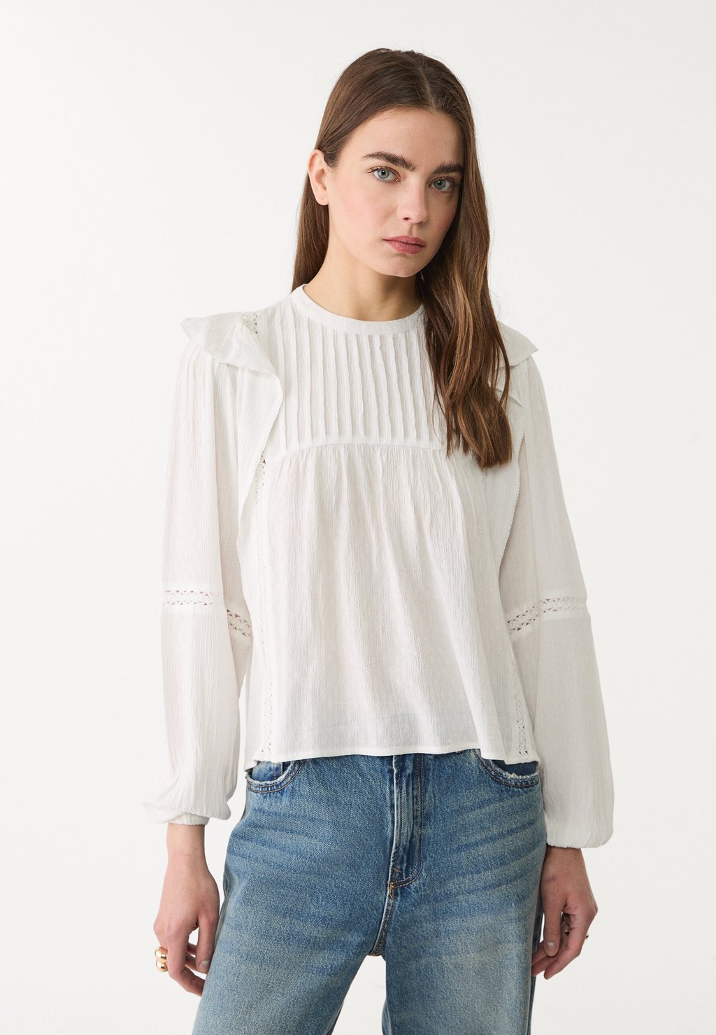 

Блуза WITH RUFFLES Stradivarius, белый
