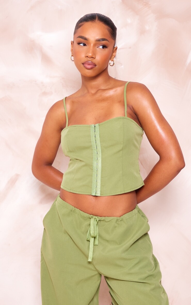 

PrettyLittleThing Тканый корсет с бретелями на крючках и петлях оливкового цвета