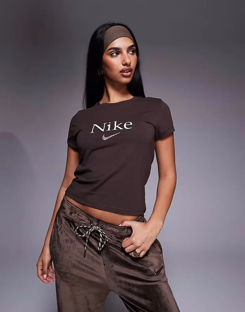 Футболка Nike Chill с графическим логотипом коричневого цвета