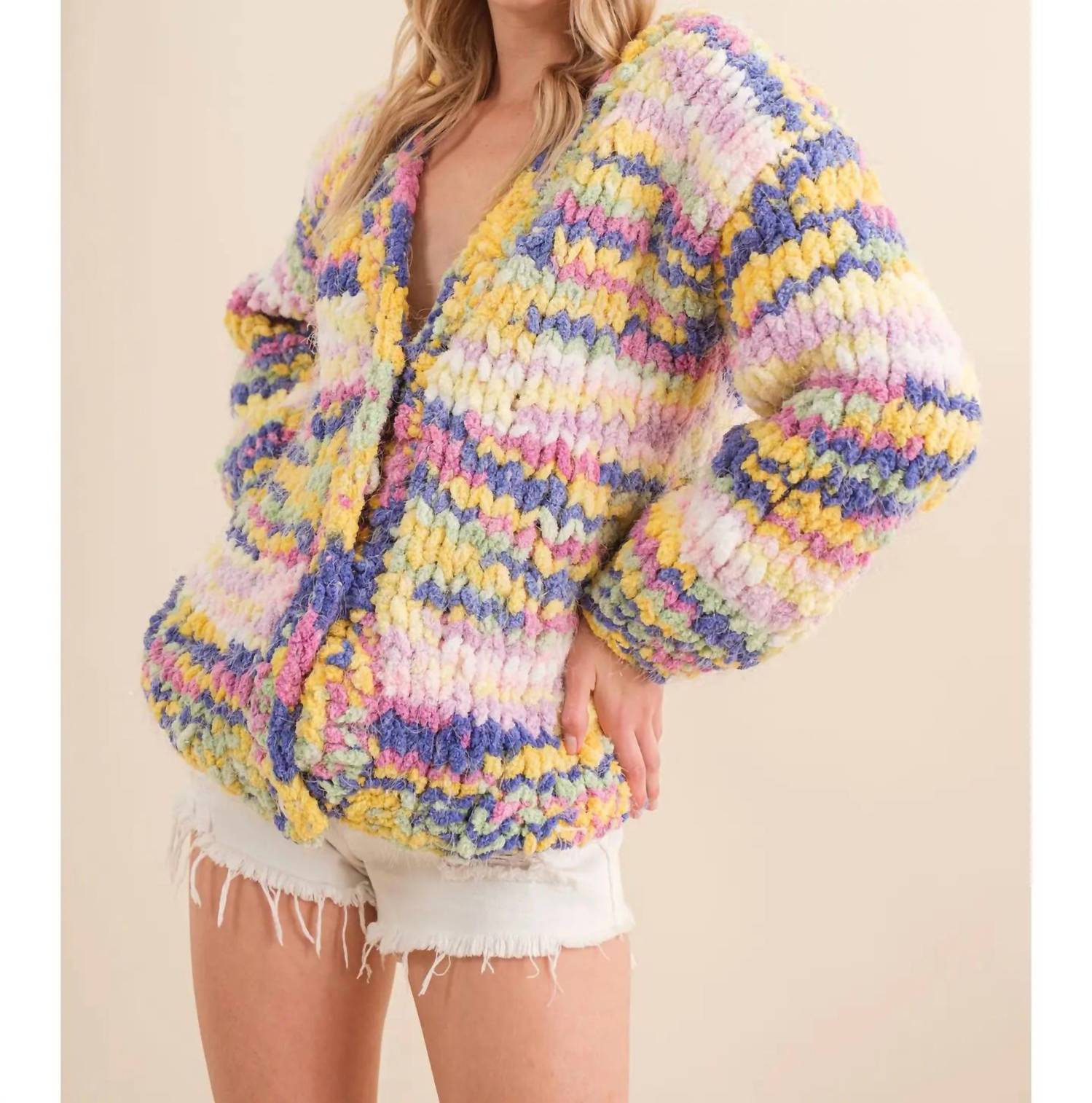 

Кардиган из разноцветной пряжи Blue B, красный