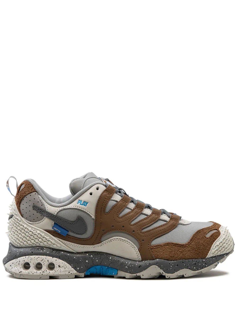 

Кроссовки Air Terra Humara Archaeo Brown из коллаборации с Undefeated Nike, белый