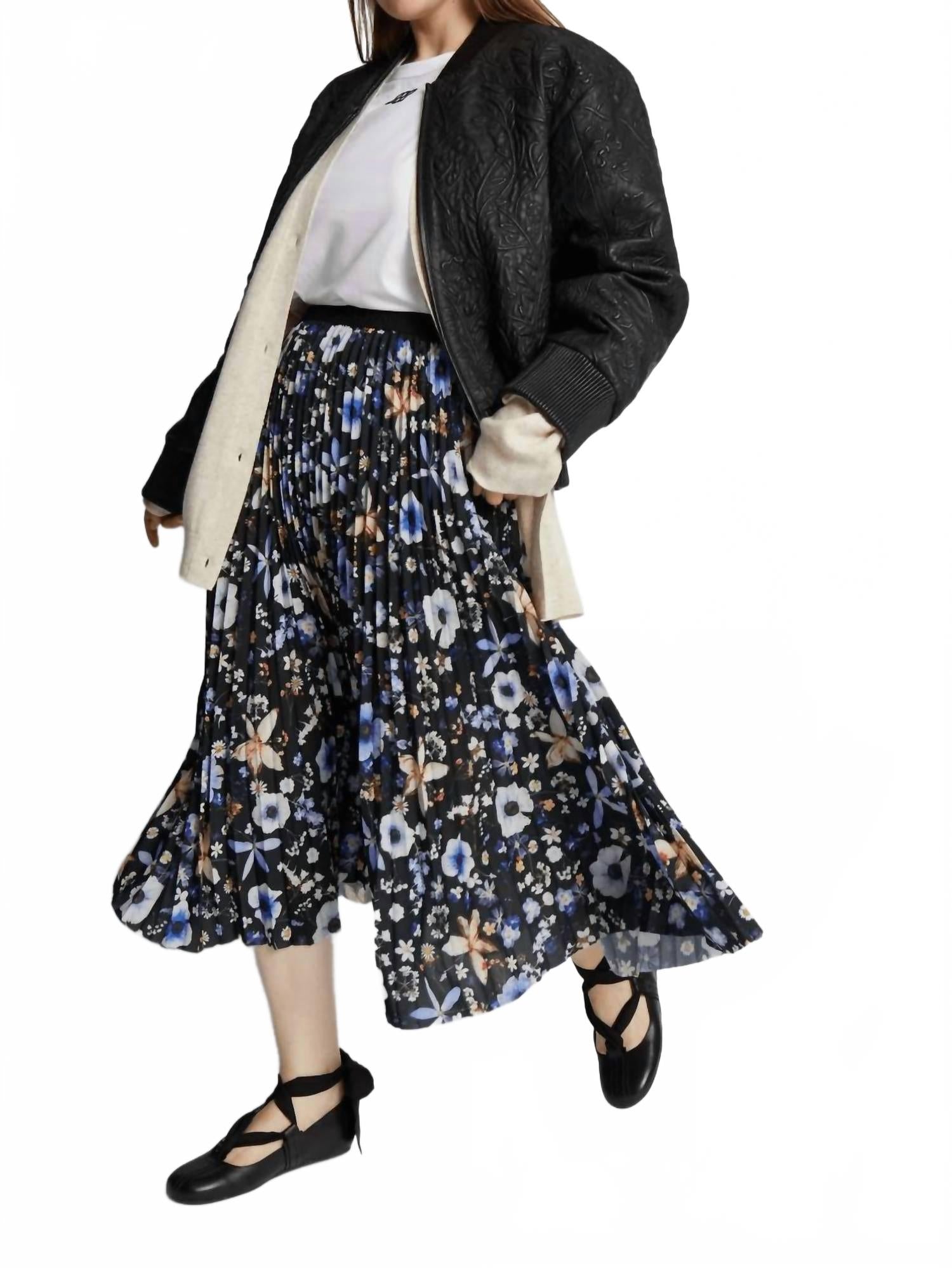 

Очаровательная цветочная юбка в черном цвете MUNTHE