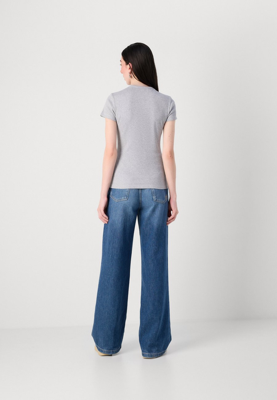 Футболка Lacoste Basic T-shirt, Меланж, Светло-серый — фото 4