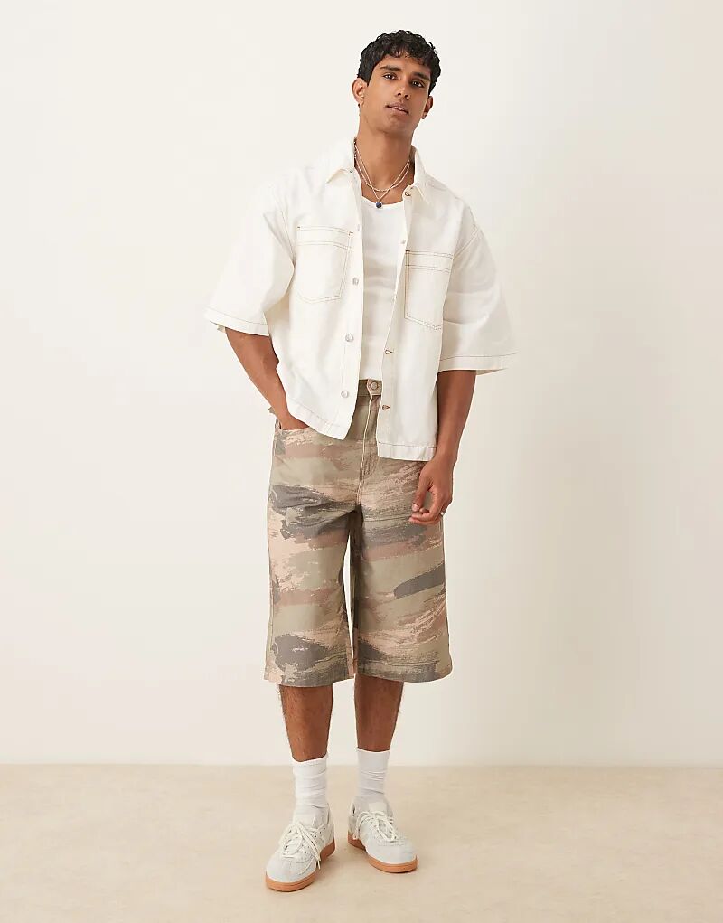

Удлиненные джинсовые шорты ASOS DESIGN с принтом пустынного камуфляжа